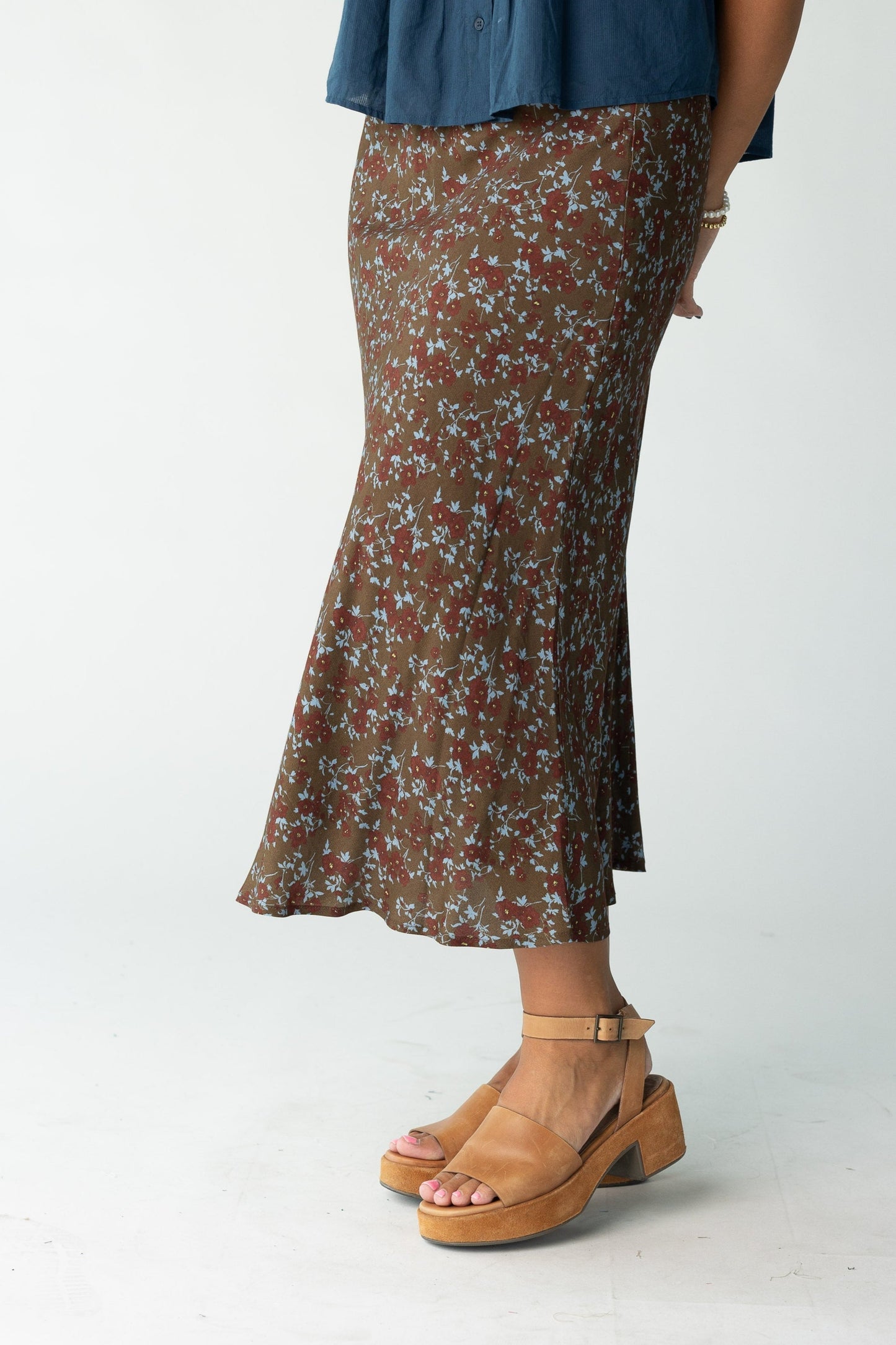 Woman wearing a brown floral print midi skit