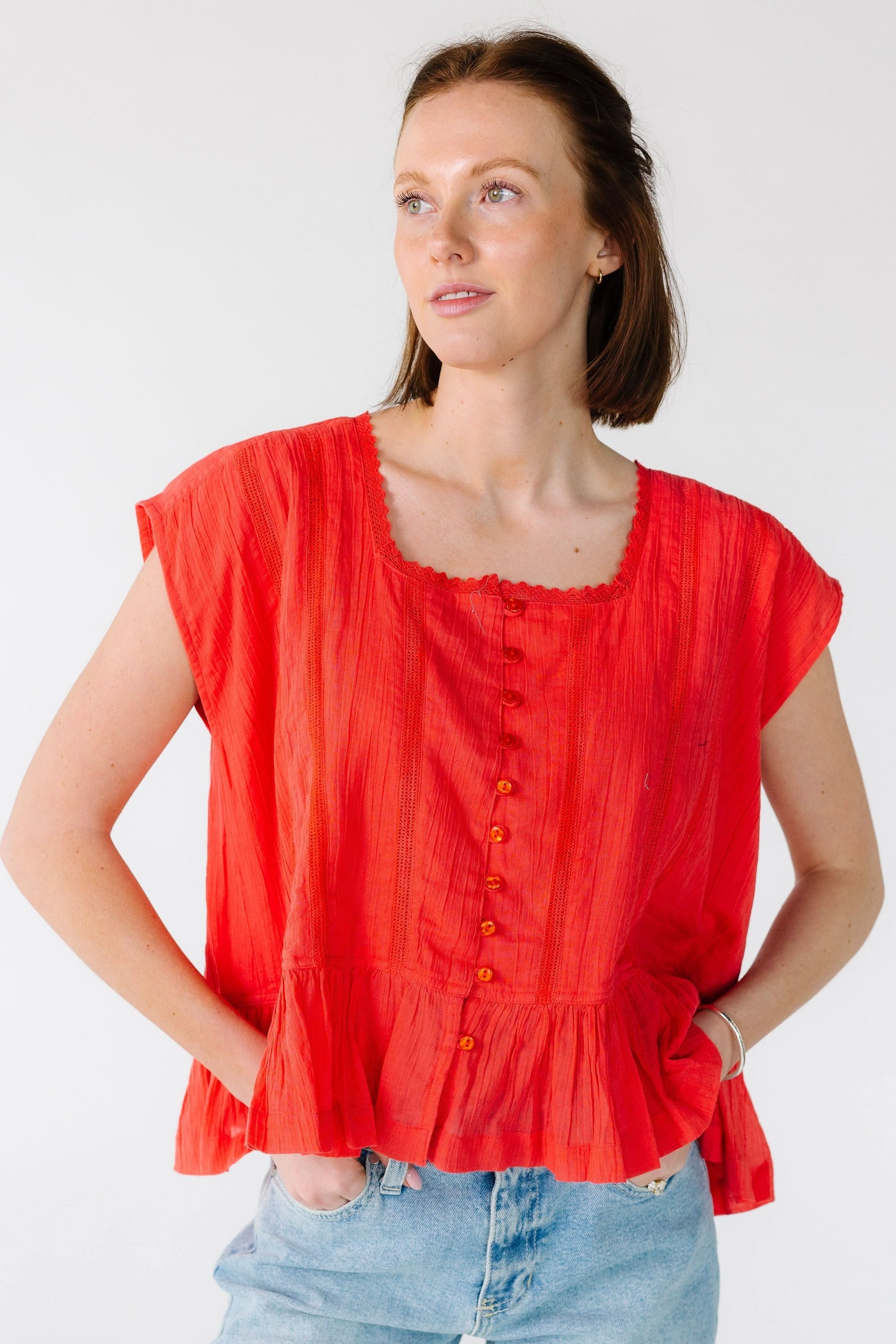red dress downblouse The day is certainly not looking as sunny, but on the brightside Edinburgh will still be fun #housewife #downblouse