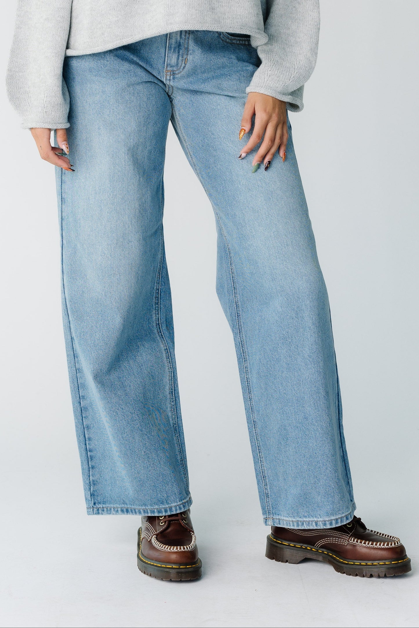 Woman wearing wide cut jeans in medium denim