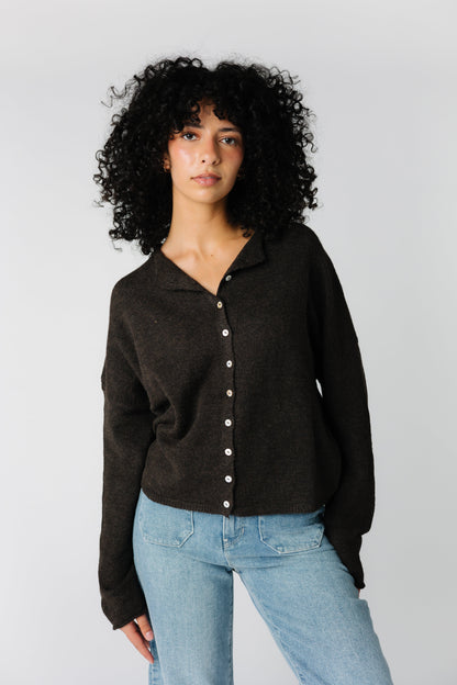 Aria dark brown cardigan with round neckline and long sleeves