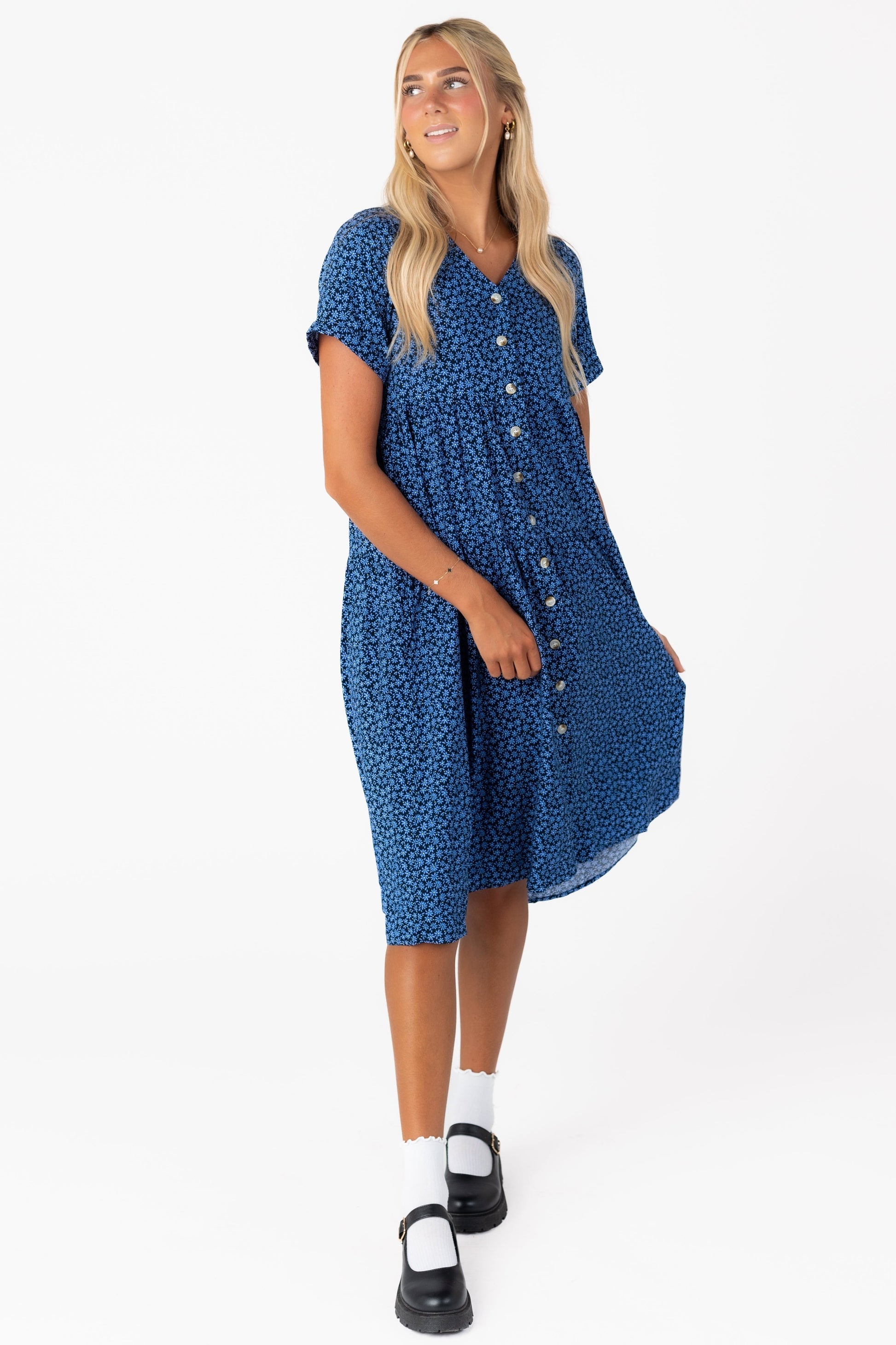 Modest short sleeve tiered midi dress with side pockets