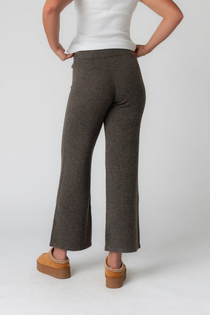 Back view of charcoal sweater pant.