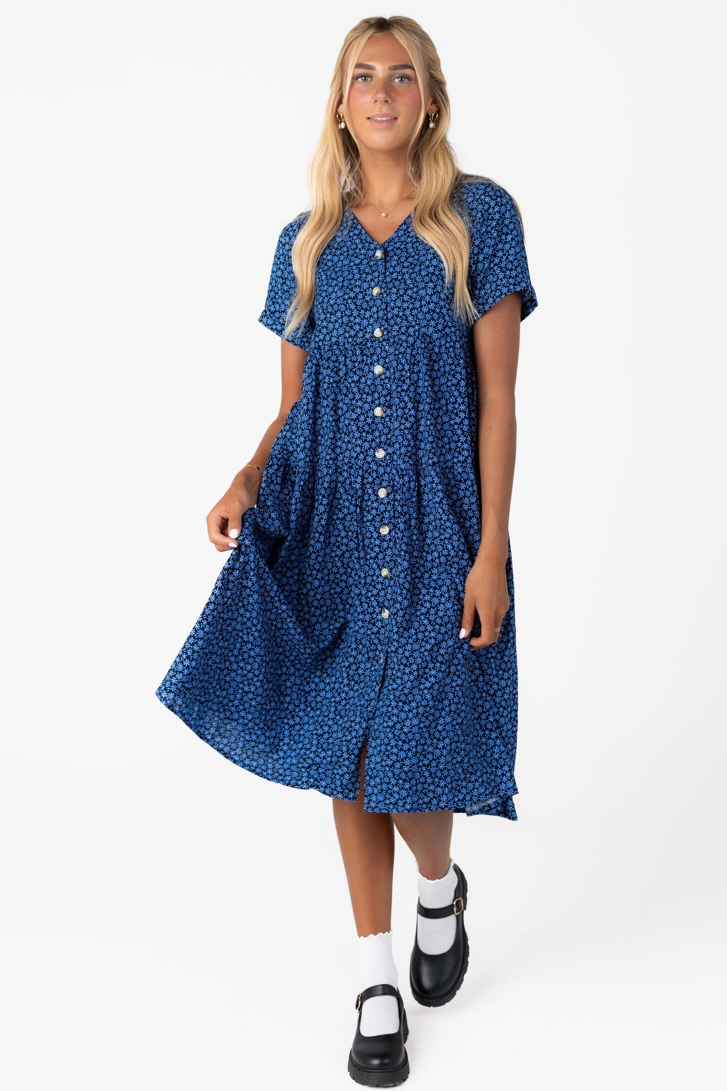 Keri Button down dress with V-neckline and short sleeves