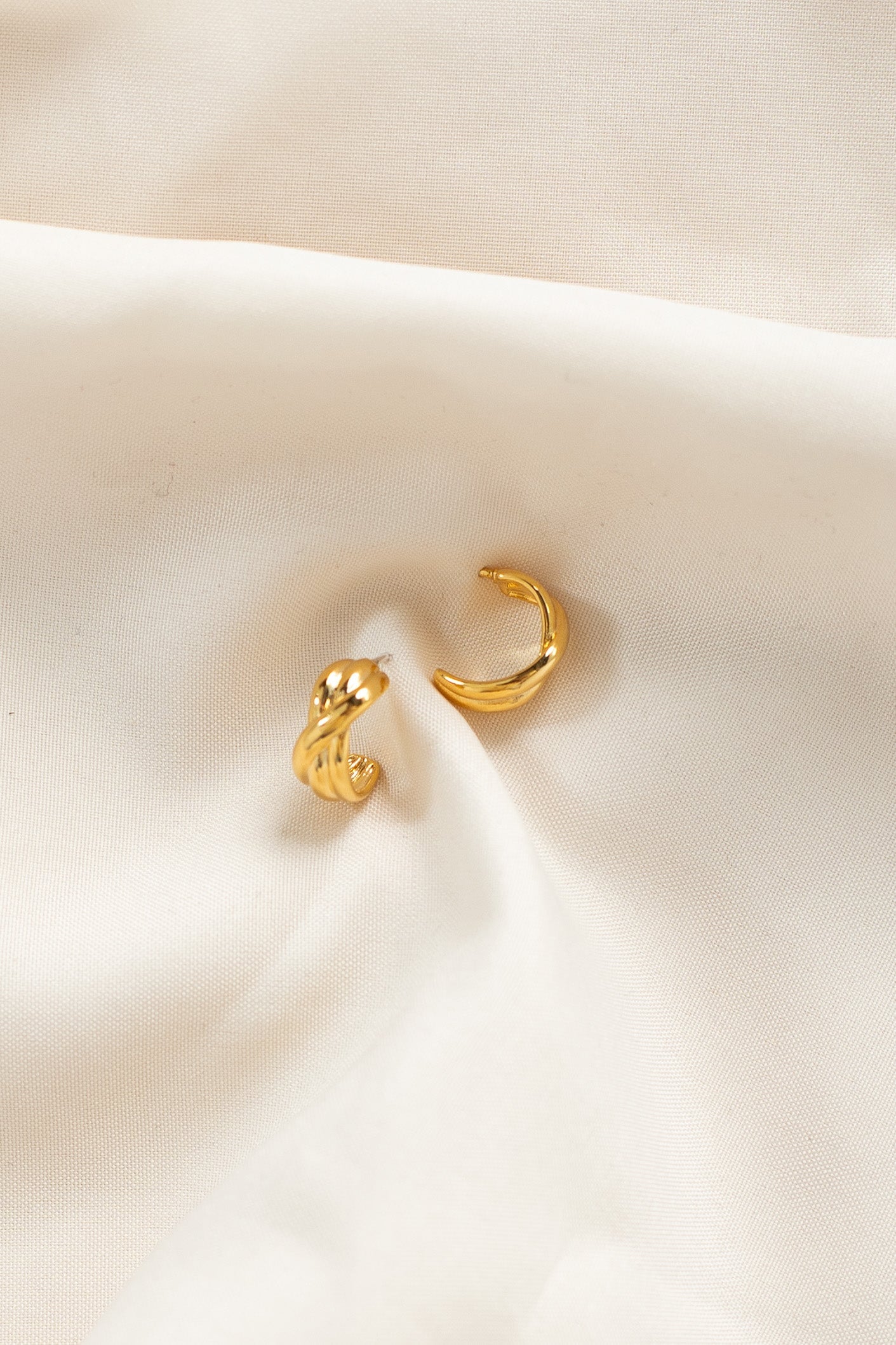 Crossing Gold Hoops WOMEN'S EARINGS Cove 