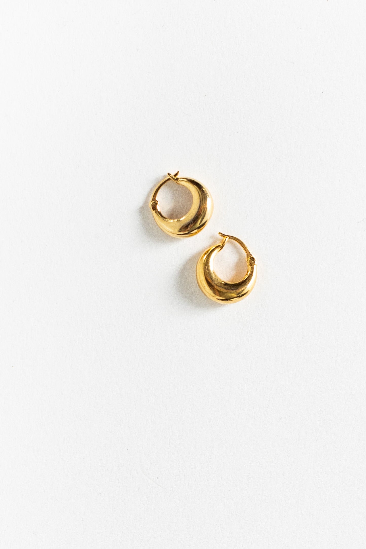 Chelsea Chunky Gold Hoops WOMEN'S EARINGS Cove Gold Plated OS 